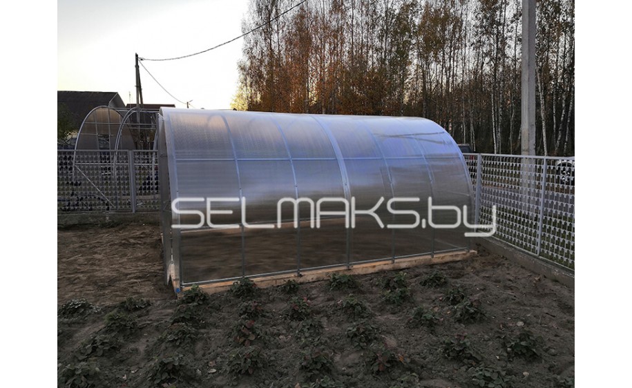 Теплица «АгроЛюкс» 10 метров с поликарбонатом Скарб 4 мм 0,60 кг/м2