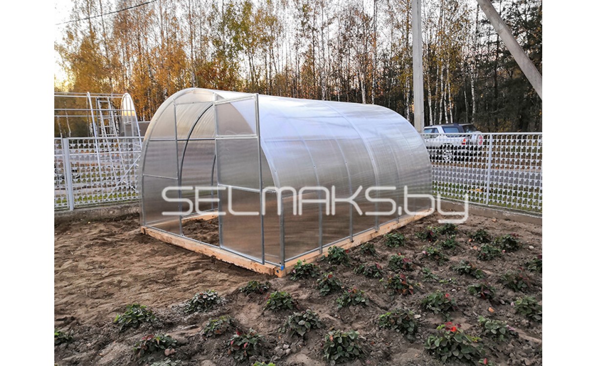 Теплица «АгрономЛюкс-1» 10 метров с поликарбонатом Скарб Про 4 мм 0,70 кг/м2