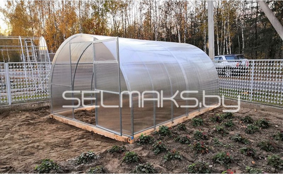 Теплица «АгроЛюкс» 10 метров с поликарбонатом Скарб Про 6 мм 1,00 кг/м2