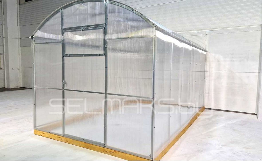 Теплица «Прямостенная 2.5» 8 метров с поликарбонатом Мастер 4 мм 0,51 кг/м2