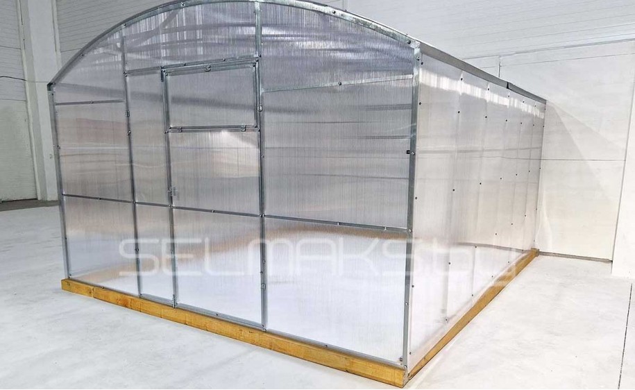 Теплица «Прямостенная 3.5 Плюс» 10 метров с поликарбонатом Скарб Про Люкс 4 мм 0,80 кг/м2