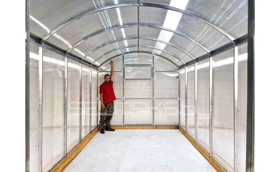 Теплица «Прямостенная 2.5» 8 метров с поликарбонатом Мастер 6 мм 0,75 кг/м2