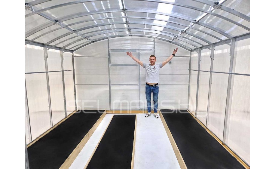 Теплица «Прямостенная 3.5 Плюс» 10 метров с поликарбонатом Скарб Про Люкс 6 мм 1,30 кг/м2